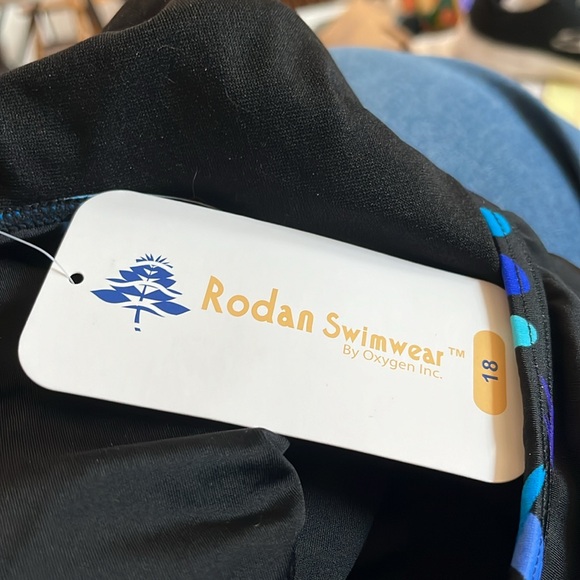 Woman’s 1 piece swimsuit. Size 10 - Picture 5 of 5